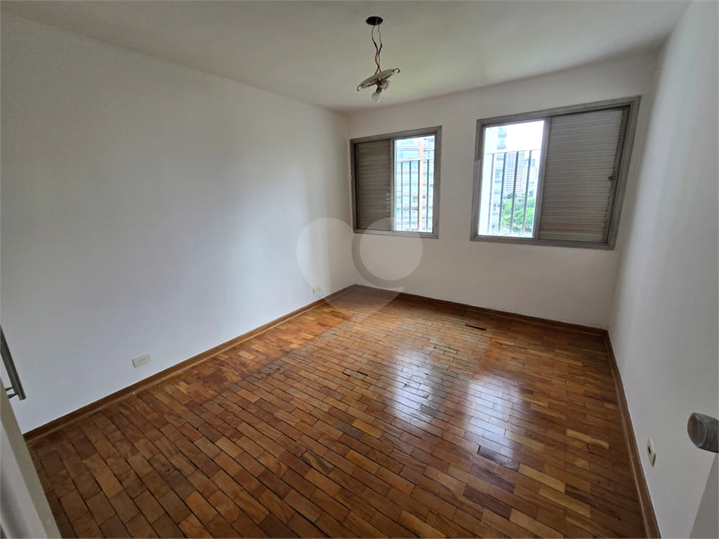 APARTAMENTO em MOEMA