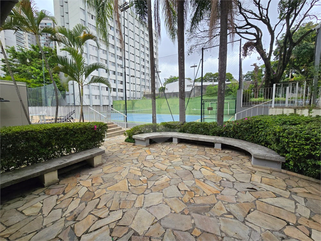 APARTAMENTO em MOEMA