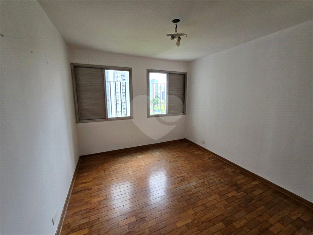 APARTAMENTO em MOEMA