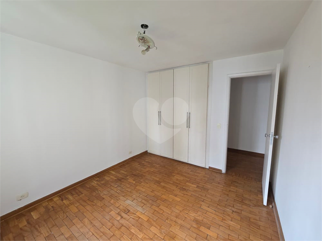 APARTAMENTO em MOEMA