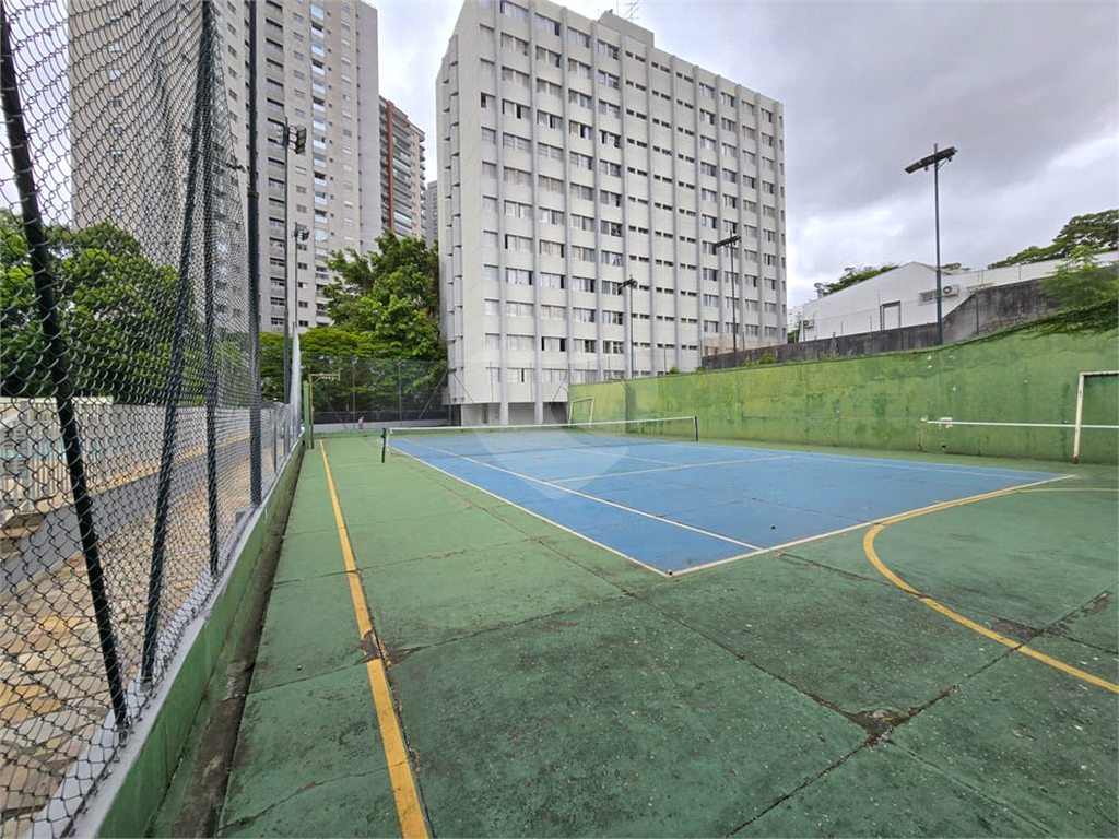 APARTAMENTO em MOEMA