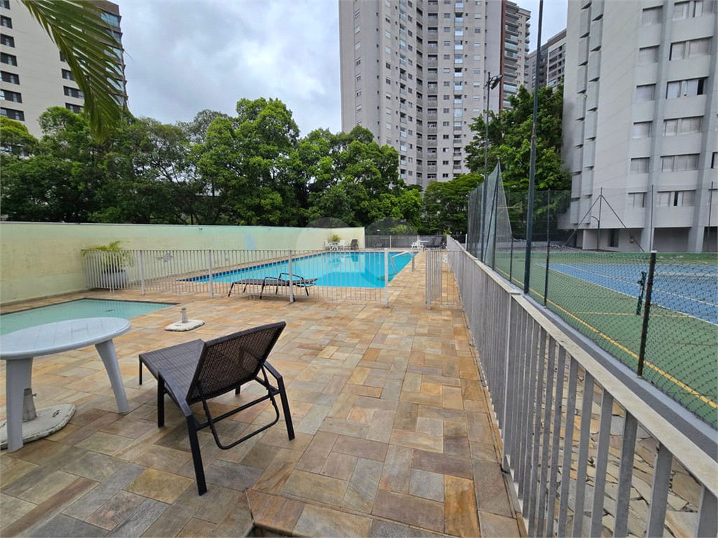 APARTAMENTO em MOEMA