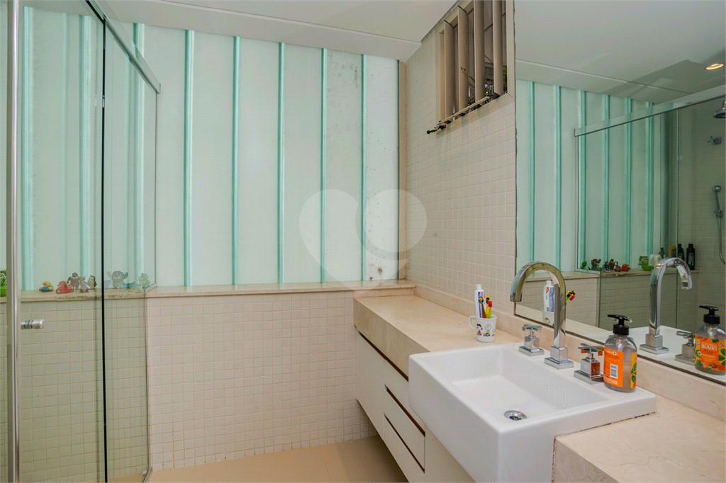 Apartamento para locação com 175 m², 3 suítes, 3 vagas na Vila Madalena-SPA