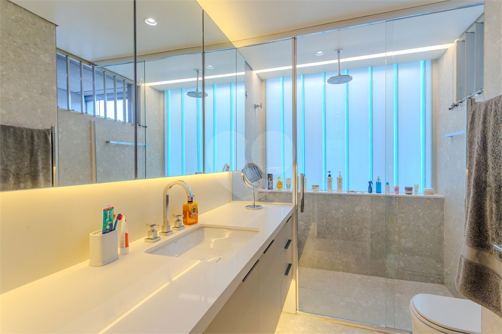 Apartamento para locação com 175 m², 3 suítes, 3 vagas na Vila Madalena-SPA