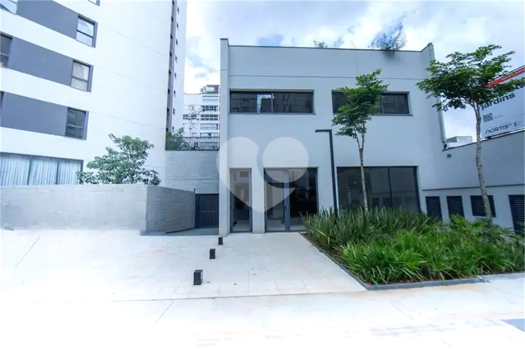 Loja comercial em localização privilegiada nos Jardins. Pronto para operação!