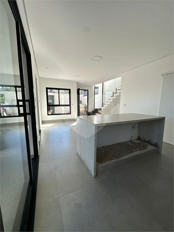 Sobrado de Esquina à Venda no Condomínio Villas do Jaguari – Santana de Parnaíba / SP