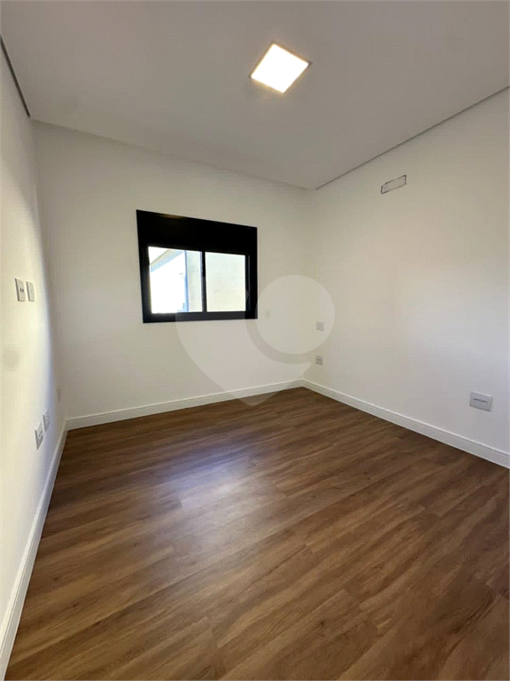 Sobrado de Esquina à Venda no Condomínio Villas do Jaguari – Santana de Parnaíba / SP