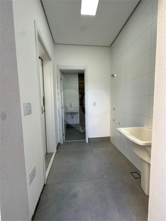 Sobrado de Esquina à Venda no Condomínio Villas do Jaguari – Santana de Parnaíba / SP