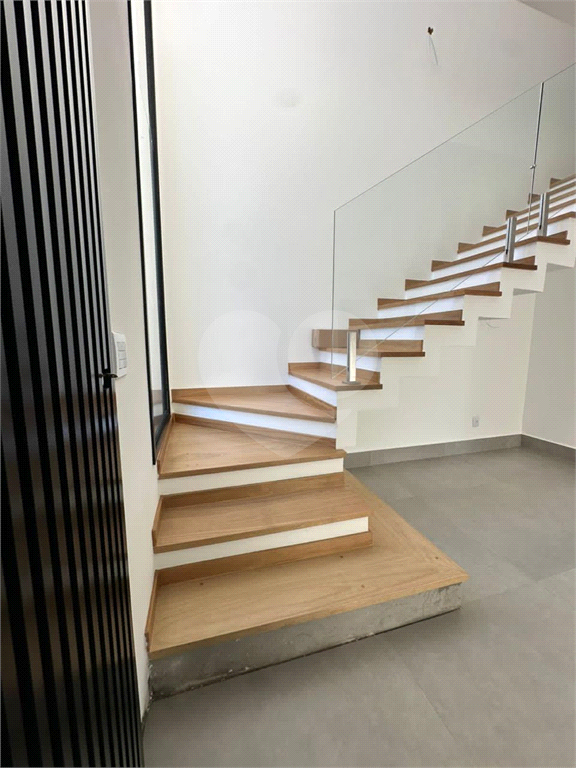 Sobrado de Esquina à Venda no Condomínio Villas do Jaguari – Santana de Parnaíba / SP