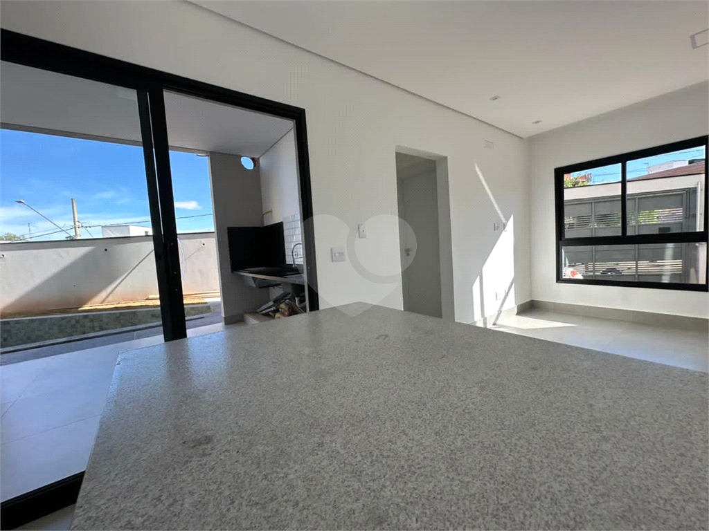 Sobrado de Esquina à Venda no Condomínio Villas do Jaguari – Santana de Parnaíba / SP