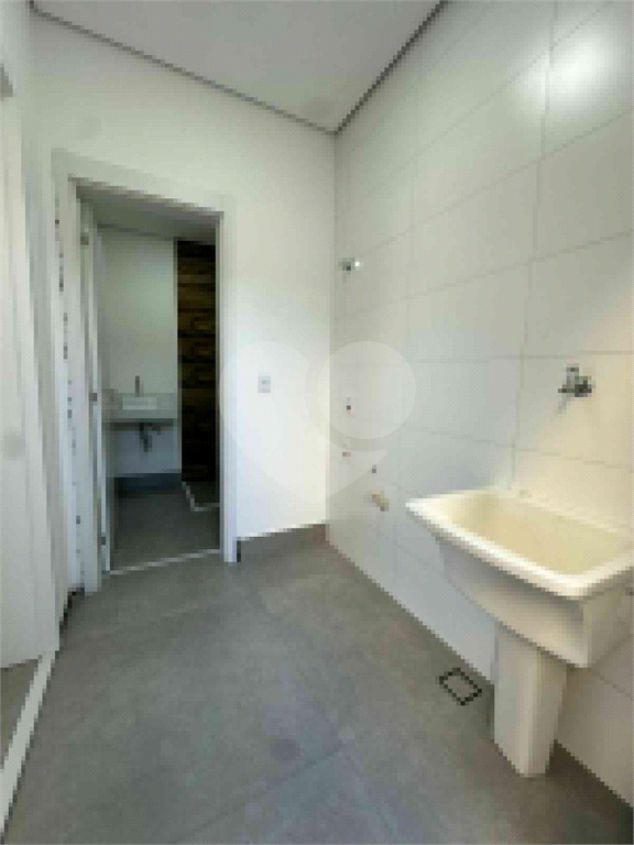 Sobrado de Esquina à Venda no Condomínio Villas do Jaguari – Santana de Parnaíba / SP