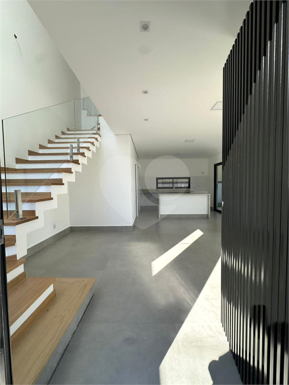 Sobrado de Esquina à Venda no Condomínio Villas do Jaguari – Santana de Parnaíba / SP