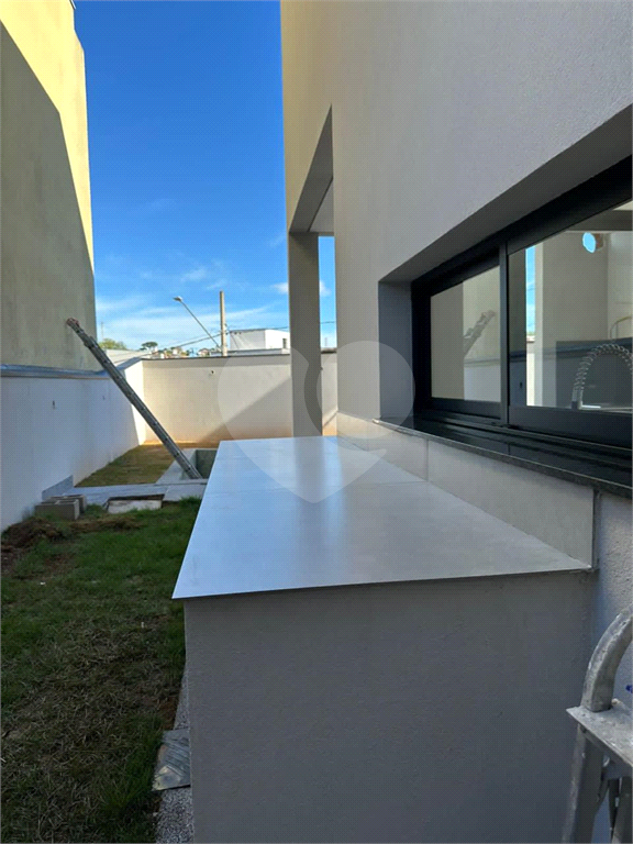 Sobrado de Esquina à Venda no Condomínio Villas do Jaguari – Santana de Parnaíba / SP