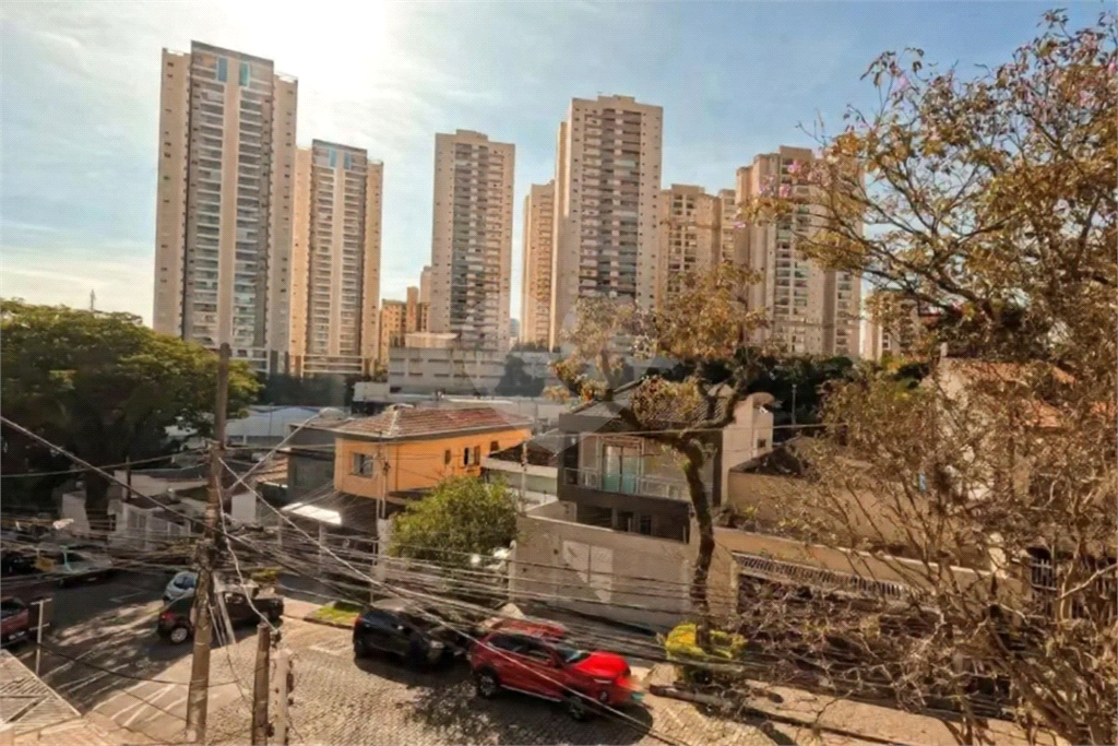 "Sobrado Comercial 222m² no Coração de Guarulhos – Ao lado da ACM e Av. Tiradentes"