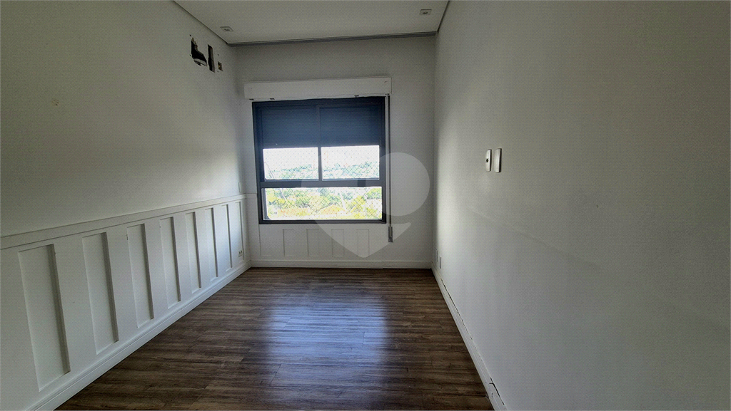 Apartamento clássico em Higienópolis, na tradicional Rua Bahia esquina com a Sergipe. 1 por andar. 