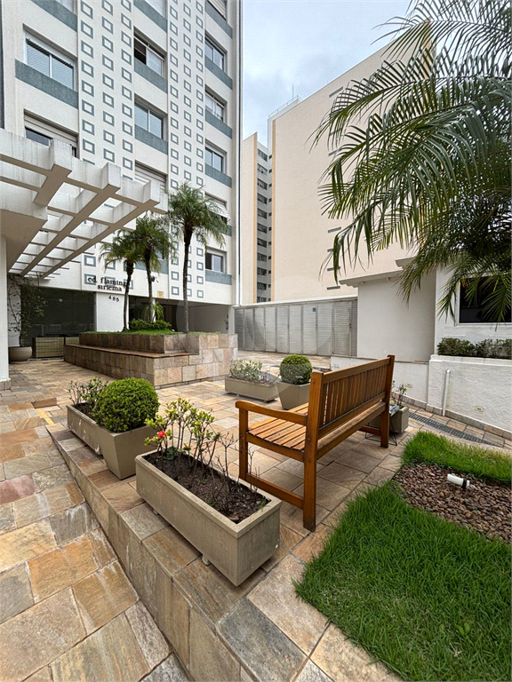 Apartamento totalmente reformado, acabamentos de altíssimo padrão com closet. Em Perdizes. Ainda ganha uma linda adega equipada. 