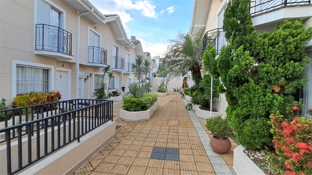 Casa de Condomínio à Venda | 137 m² | 3 dormitórios, 1 suíte | 2 vagas na Parada Inglesa!