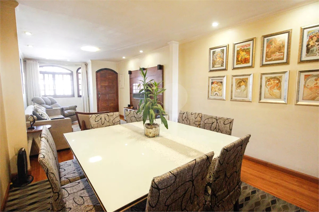 Incrível sobrado a apenas 13 minutos andando para o metrô Parada Inglesa!