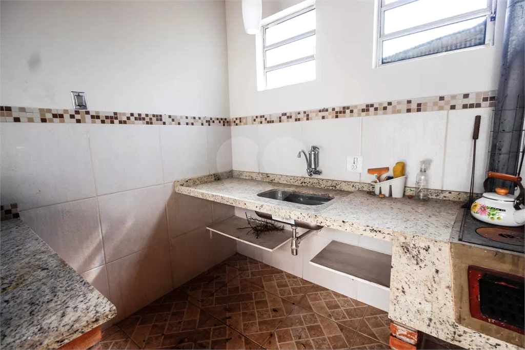 Incrível sobrado a apenas 13 minutos andando para o metrô Parada Inglesa!