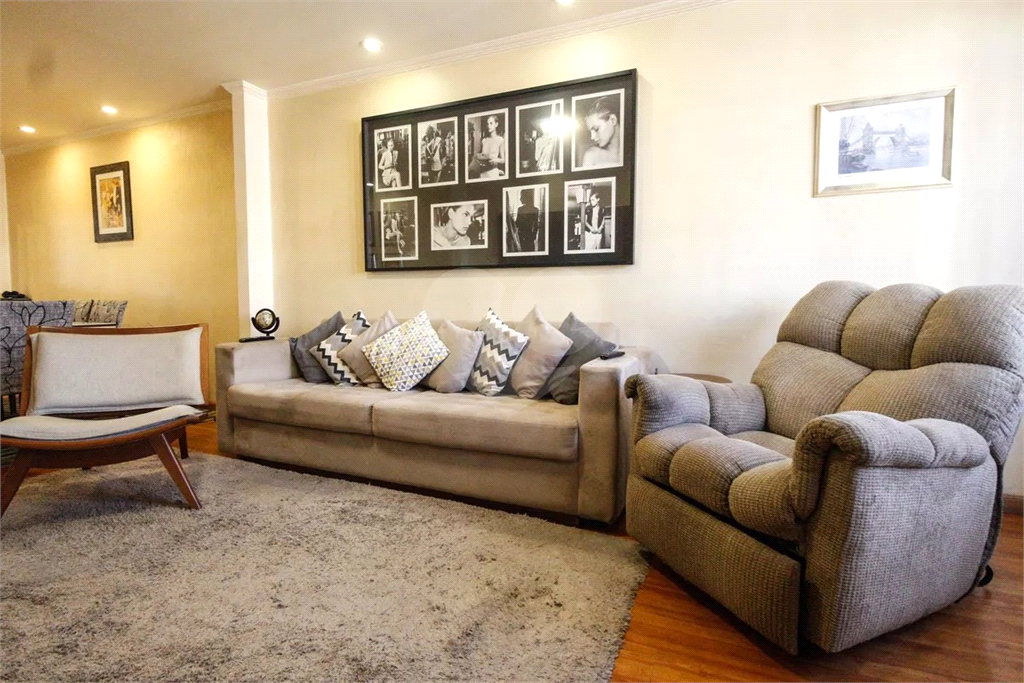 Incrível sobrado a apenas 13 minutos andando para o metrô Parada Inglesa!