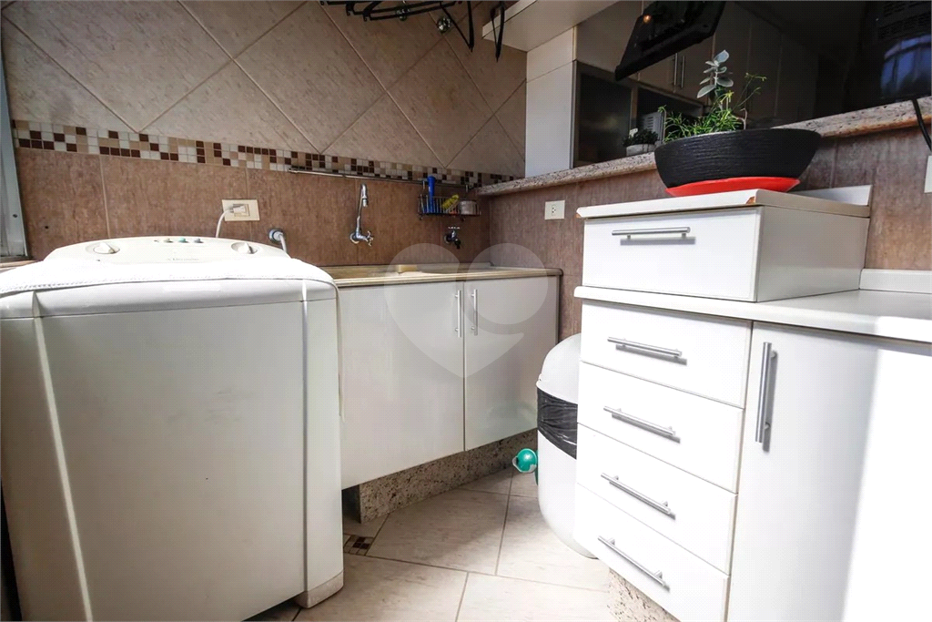 Incrível sobrado a apenas 13 minutos andando para o metrô Parada Inglesa!