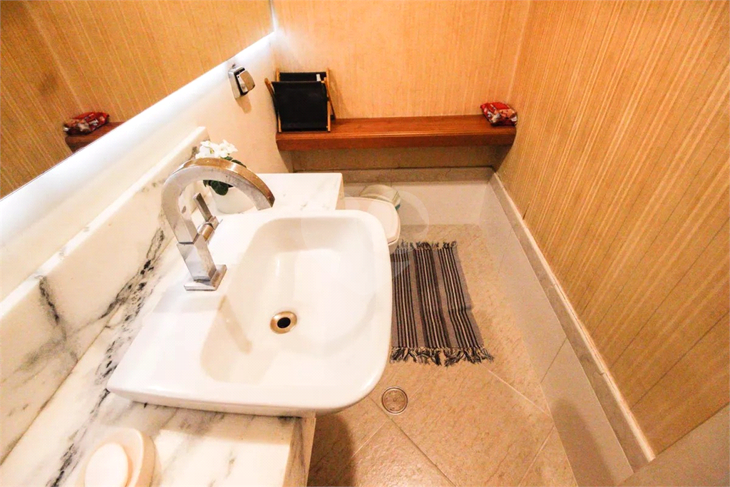 Incrível sobrado a apenas 13 minutos andando para o metrô Parada Inglesa!