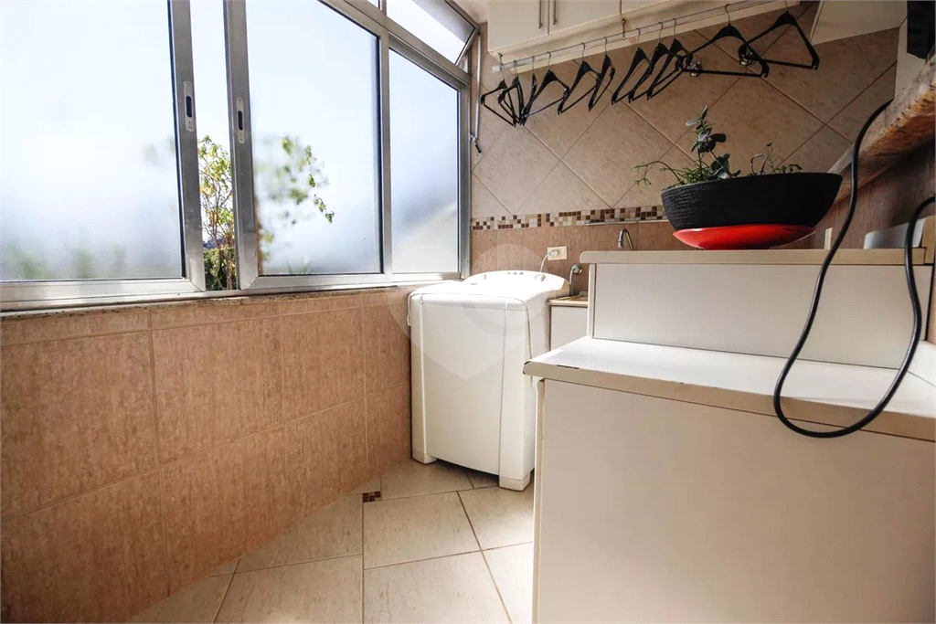 Incrível sobrado a apenas 13 minutos andando para o metrô Parada Inglesa!