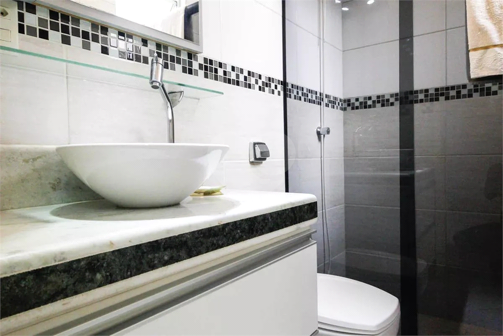 Incrível sobrado a apenas 13 minutos andando para o metrô Parada Inglesa!