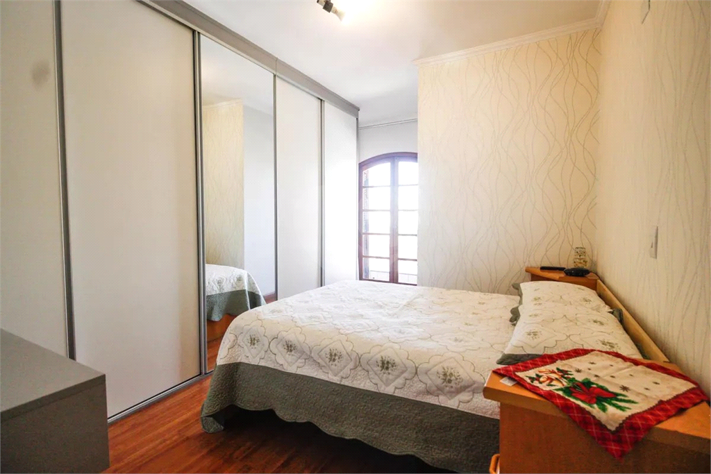 Incrível sobrado a apenas 13 minutos andando para o metrô Parada Inglesa!