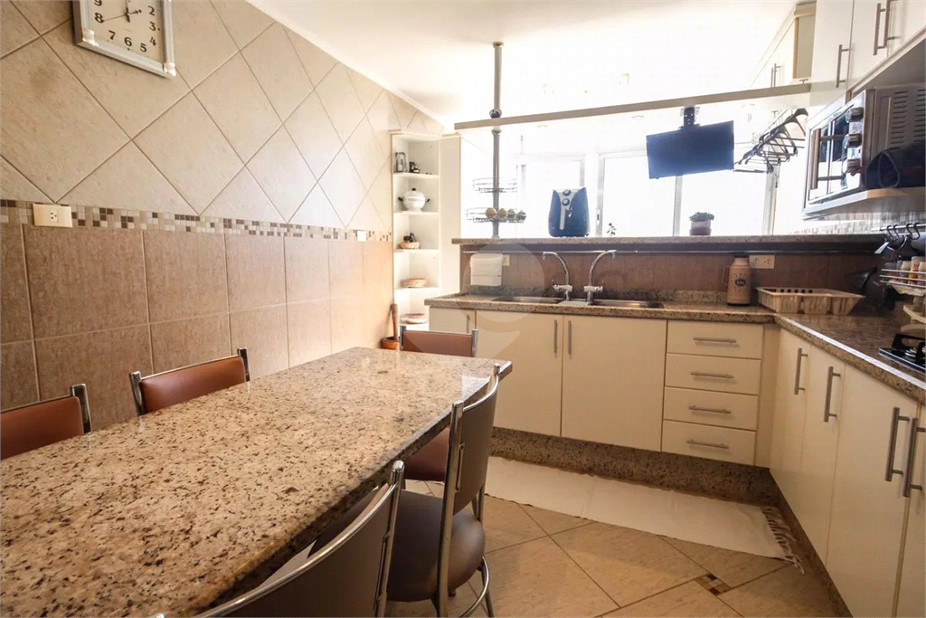 Incrível sobrado a apenas 13 minutos andando para o metrô Parada Inglesa!