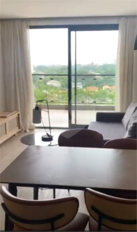 APARTAMENTO em PINHEIROS