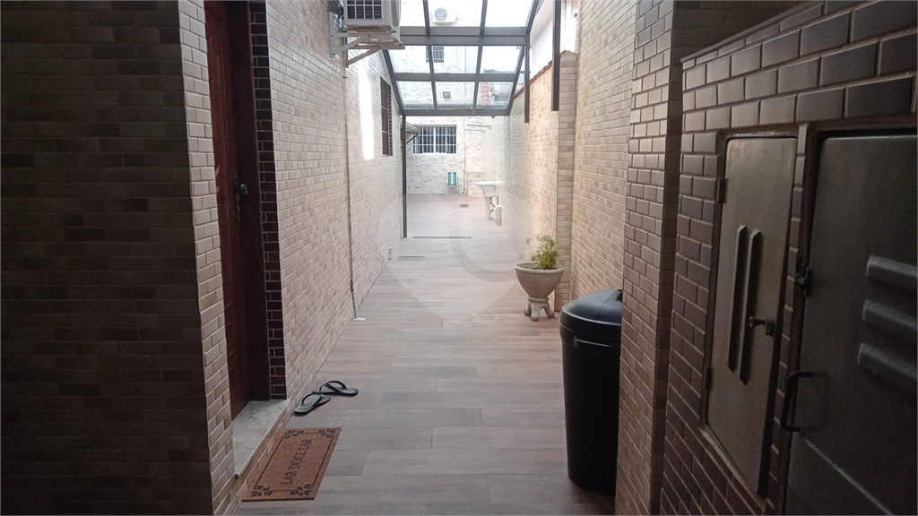 Casa - São Vicente - 5 Quartos / Dormitórios - 1 Vaga - Venda / Compra