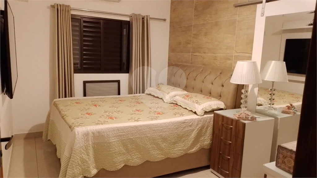 Casa - São Vicente - 5 Quartos / Dormitórios - 1 Vaga - Venda / Compra