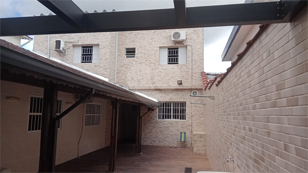 Casa - São Vicente - 5 Quartos / Dormitórios - 1 Vaga - Venda / Compra