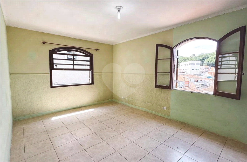 Sobrado com 3 dorms e 2 vagas - apenas 700 mil