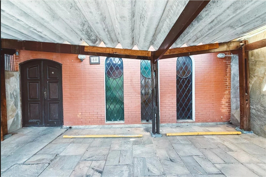 Sobrado com 3 dorms e 2 vagas - apenas 700 mil