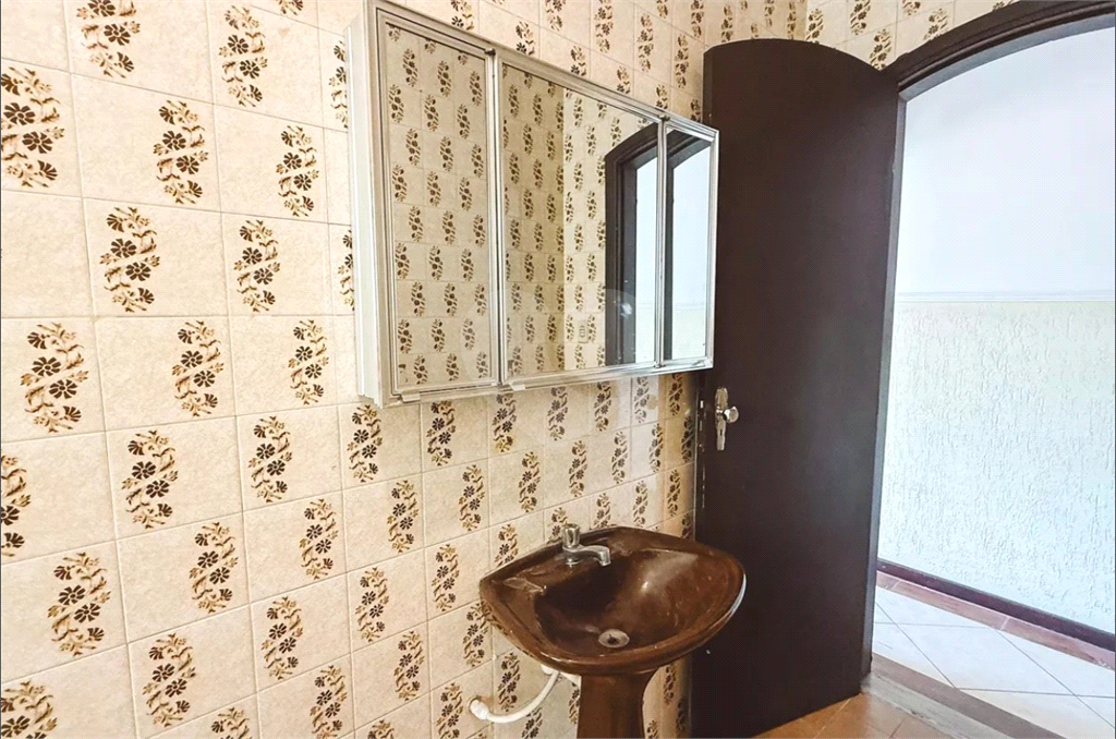 Sobrado com 3 dorms e 2 vagas - apenas 700 mil