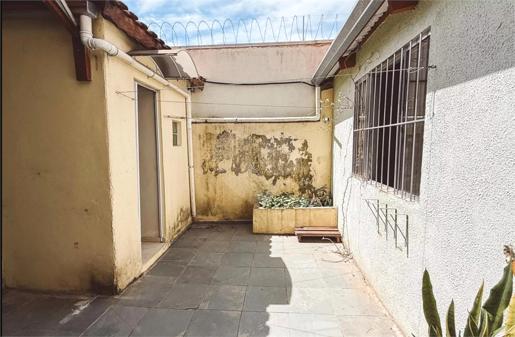 Sobrado com 3 dorms e 2 vagas - apenas 700 mil