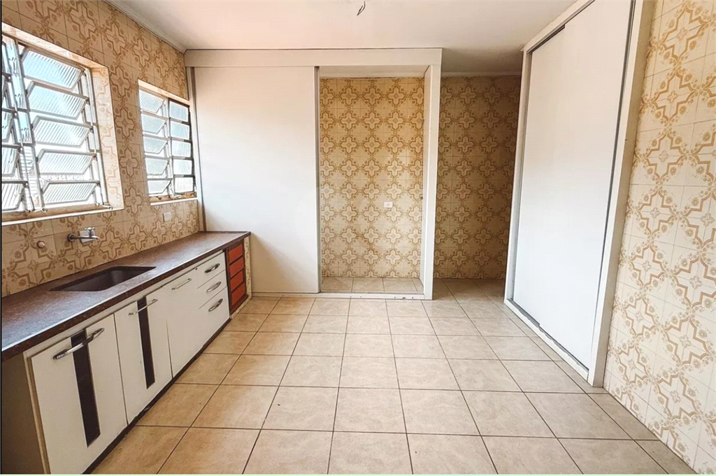 Sobrado com 3 dorms e 2 vagas - apenas 700 mil