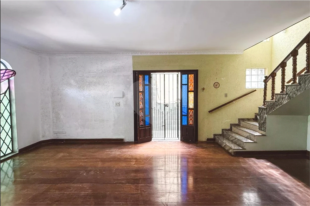 Sobrado com 3 dorms e 2 vagas - apenas 700 mil