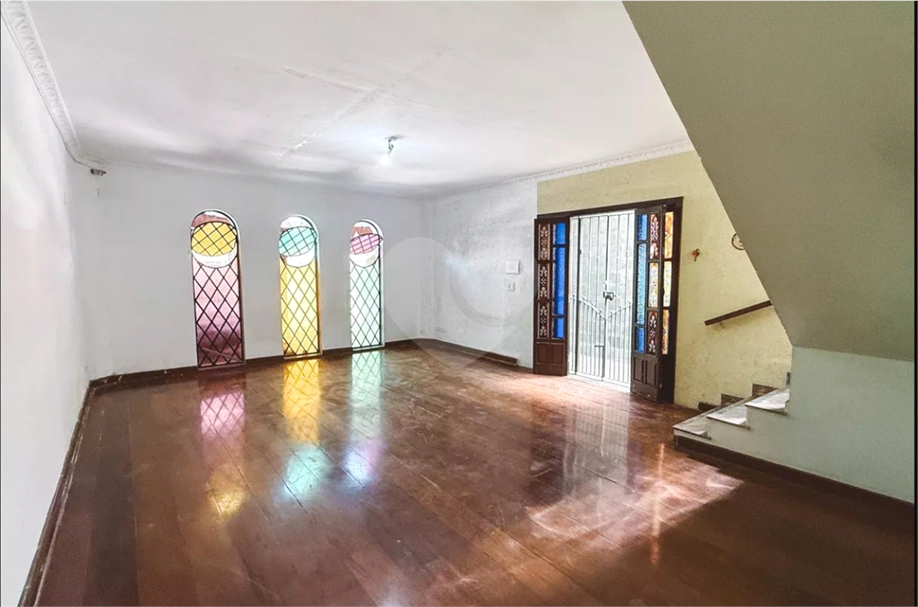 Sobrado com 3 dorms e 2 vagas - apenas 700 mil