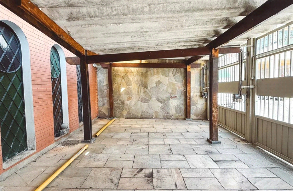 Sobrado com 3 dorms e 2 vagas - apenas 700 mil