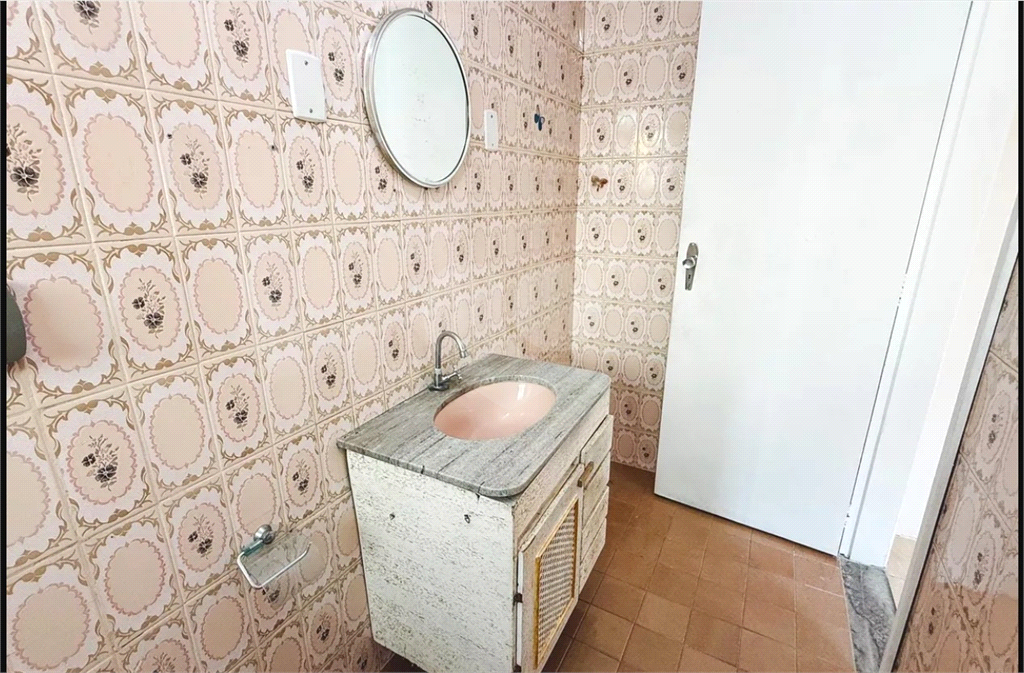 Sobrado com 3 dorms e 2 vagas - apenas 700 mil