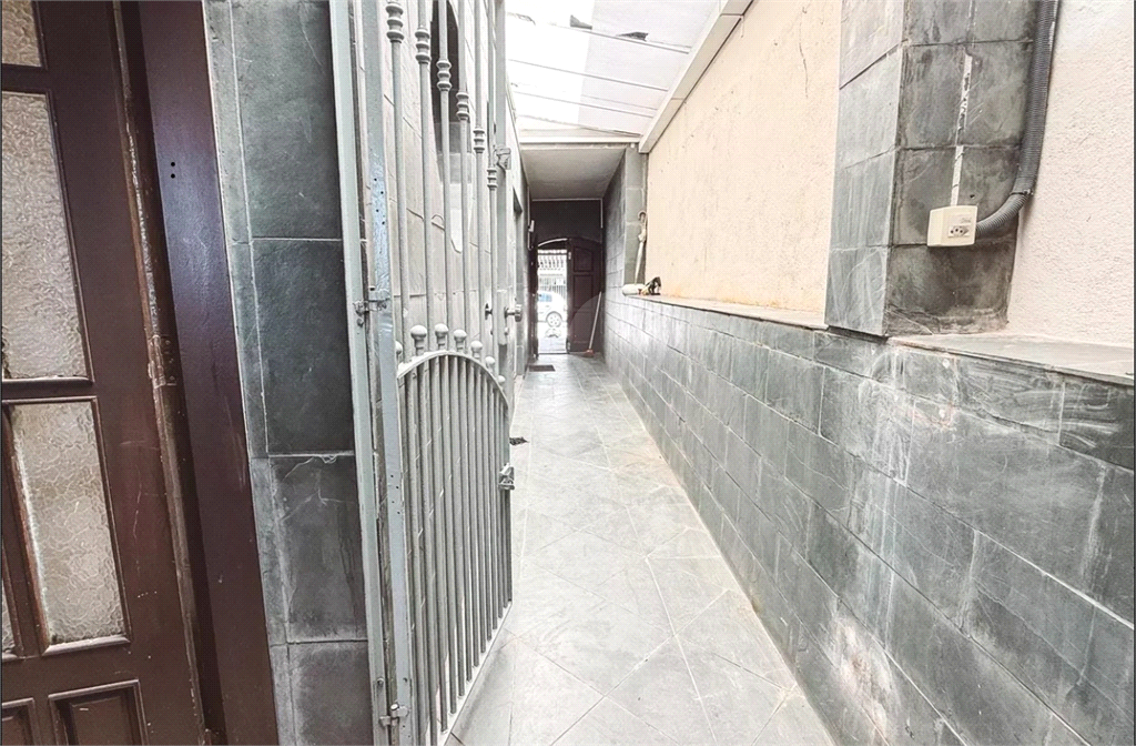 Sobrado com 3 dorms e 2 vagas - apenas 700 mil