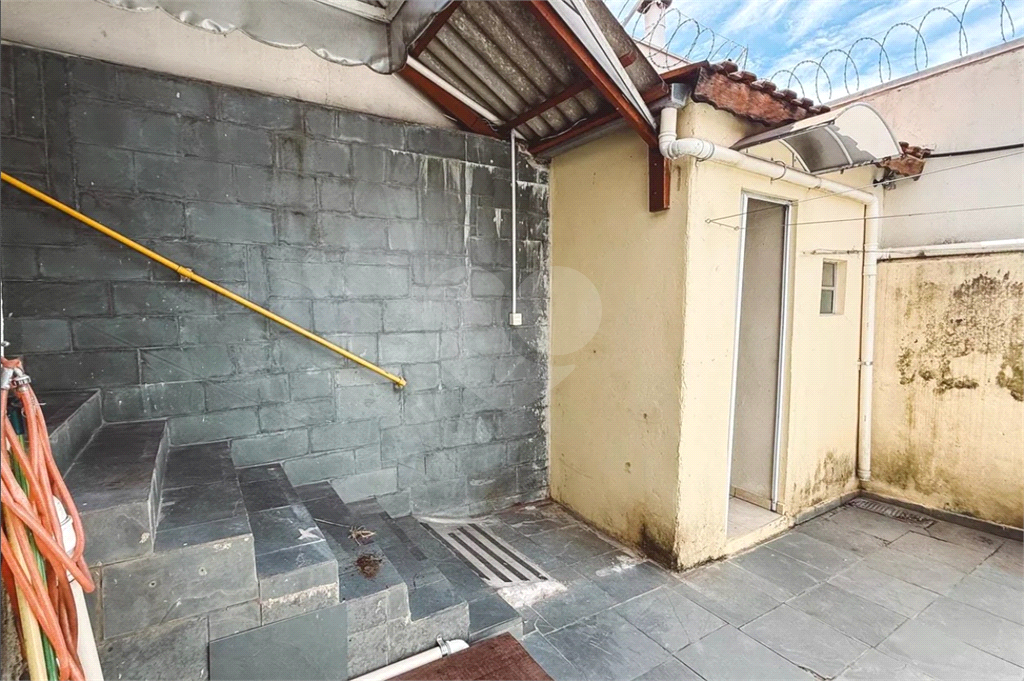 Sobrado com 3 dorms e 2 vagas - apenas 700 mil