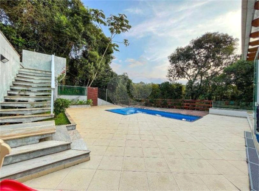 Casa Alto Padrão à Venda ou Locação na Serra da Cantareira | 1000 m² |  4 suítes | 6 vagas!