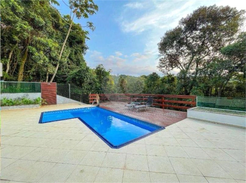 Casa Alto Padrão à Venda ou Locação na Serra da Cantareira | 1000 m² |  4 suítes | 6 vagas!