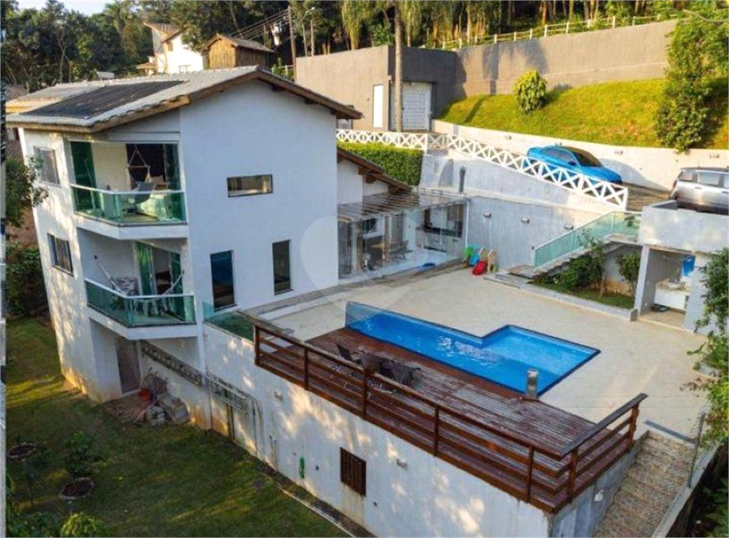 Casa Alto Padrão à Venda ou Locação na Serra da Cantareira | 1000 m² |  4 suítes | 6 vagas!