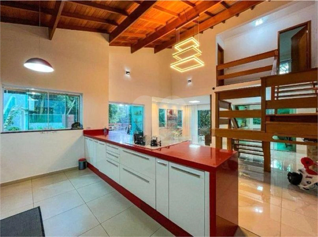 Casa Alto Padrão à Venda ou Locação na Serra da Cantareira | 1000 m² |  4 suítes | 6 vagas!