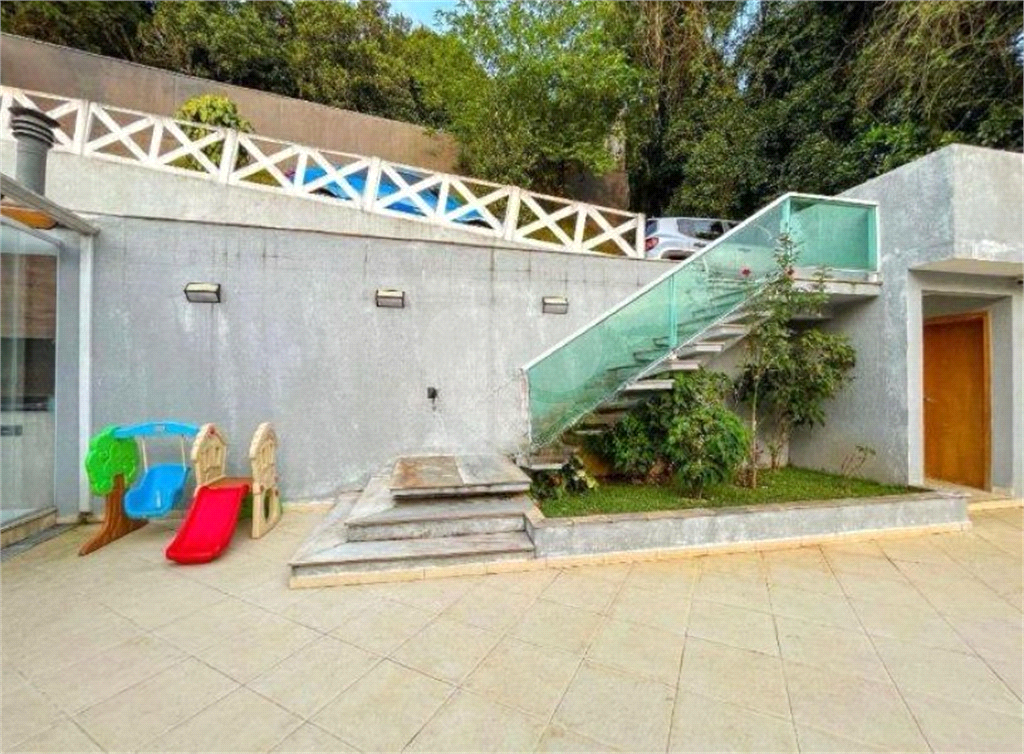 Casa Alto Padrão à Venda ou Locação na Serra da Cantareira | 1000 m² |  4 suítes | 6 vagas!